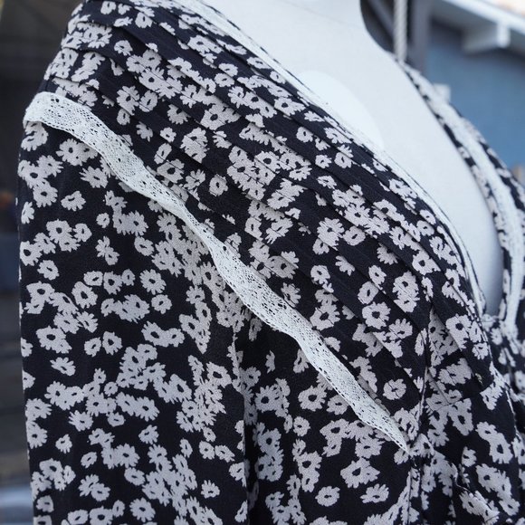 FREE PEOPLE creme and black flower pattered flowy dress - Picture 4 of 9